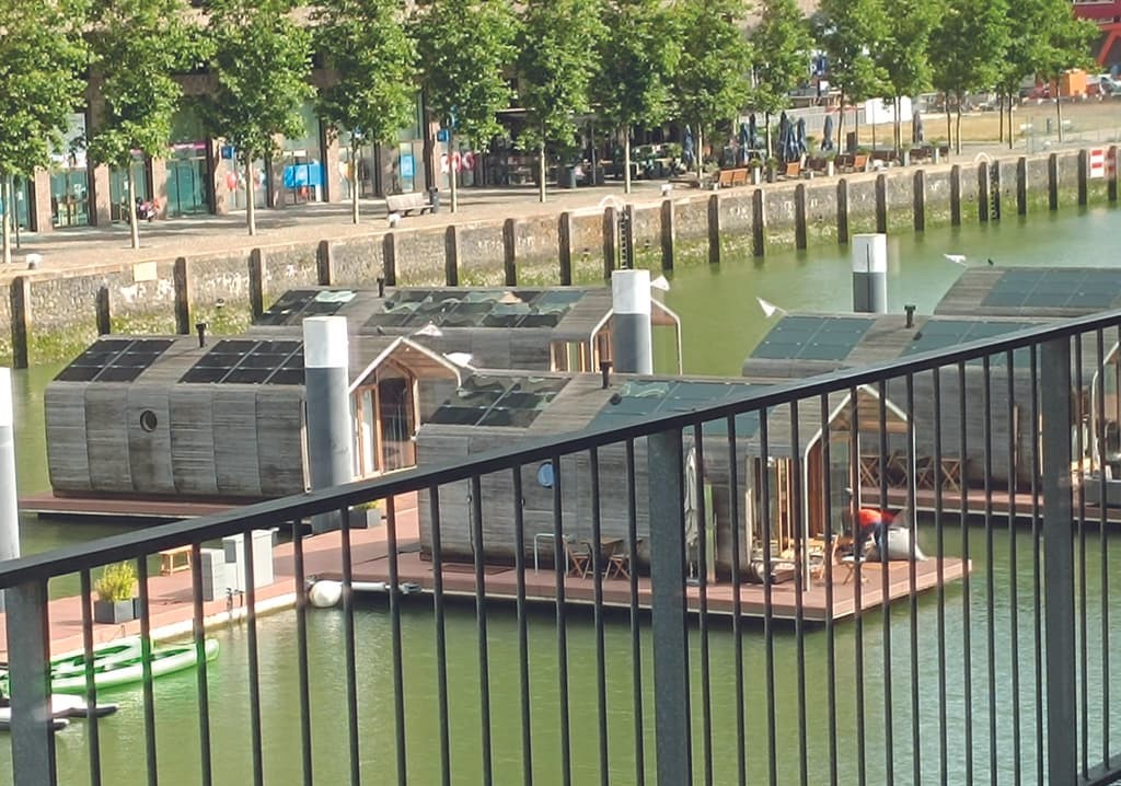 Maisonnettes flottantes à louer à côté du FOR. Maisonnettes flottantes à louer à côté du FOR.