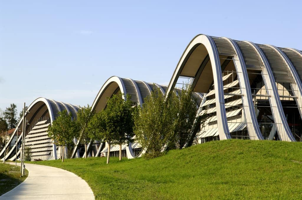 La construction en verre et acier, en forme d’onde, de l’architecte italien Renzo Piano, vaut à elle seule le détour. La construction en verre et acier, en forme d’onde, de l’architecte italien Renzo Piano, vaut à elle seule le détour.