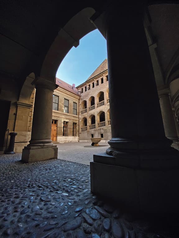 L'hôtel de Ville. L'hôtel de Ville.